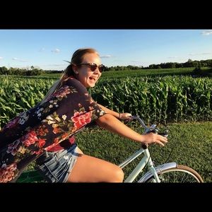 Meet your Posher, Aurora